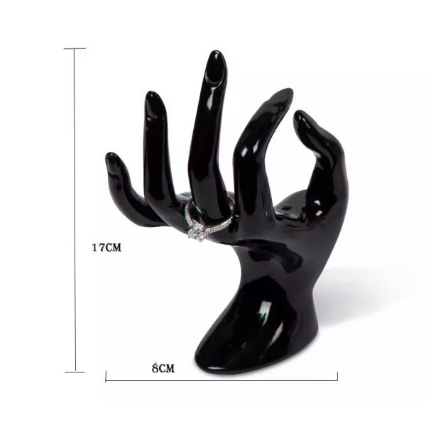 Mano exhibidora de joyas y anillos - Imagen 2
