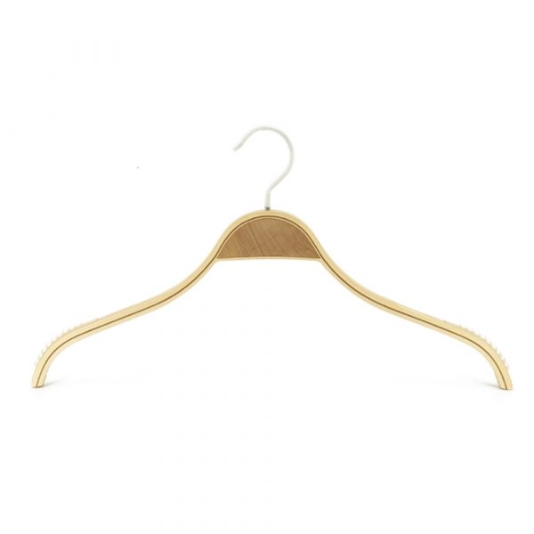 Colgador de madera con base antideslizante