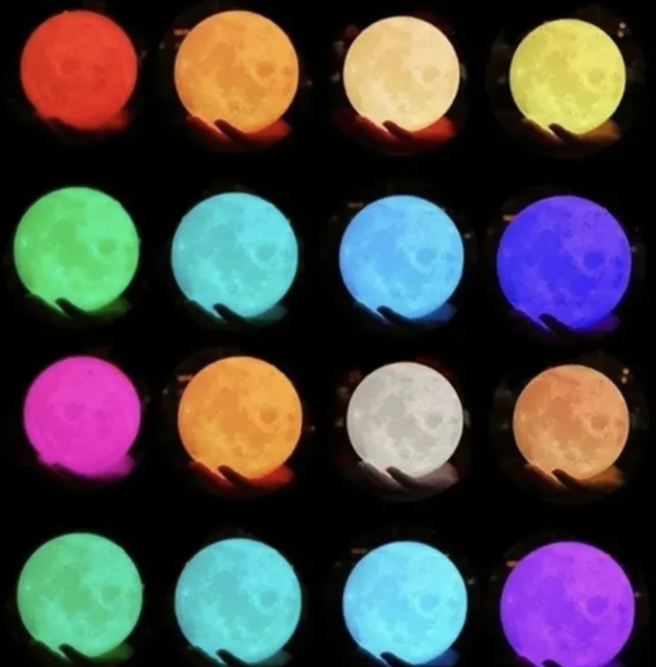 Lampara táctil con modelo de Luna y base madera, luces de colores - Imagen 3