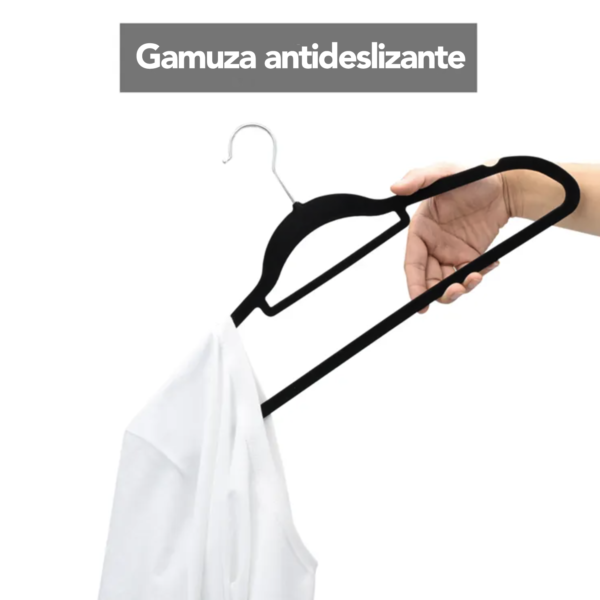 Pack 50 Colgador gamuza terciopelo negro adulto para polera blusas - Imagen 3